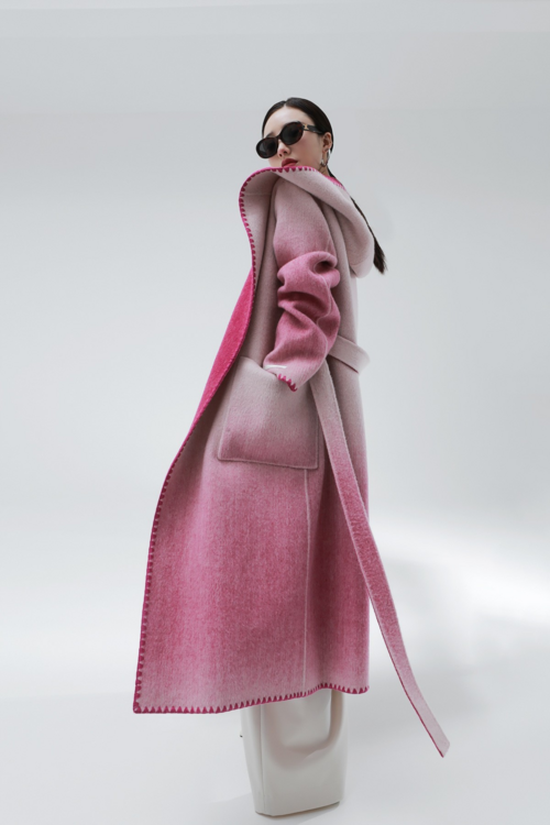 Reversible Cashmere Coat – Luxury & Versatility