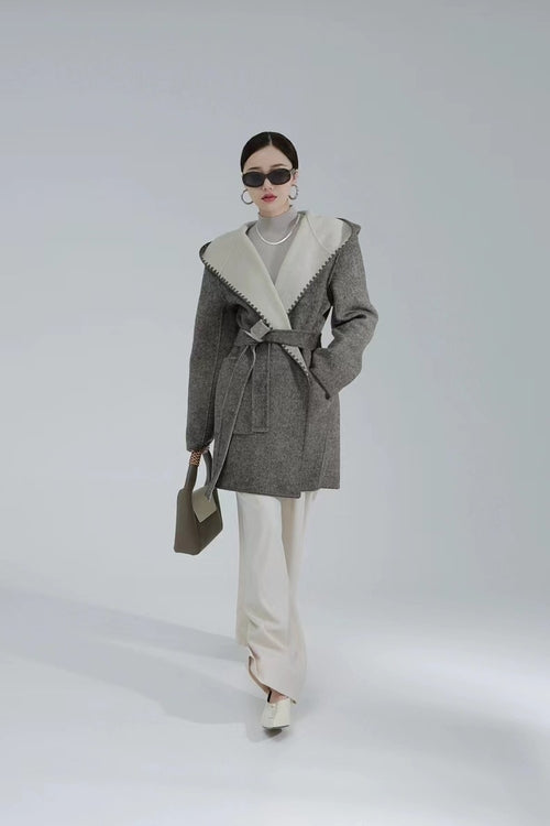 Reversible Cashmere Coat – Luxury & Versatility